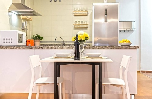 San Felipe Neri Apartment | Discover MalagaSunApts: Cozy Bohemian Retreat with Spa