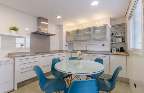 La Malagueta Apartment | Discover Malagueta Reding 8: Family-Friendly Retreat