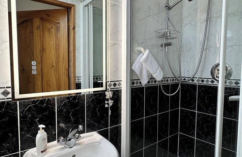 Malahide House | Top-Rated Malahide Guest Rooms with Breakfast and Kitchen