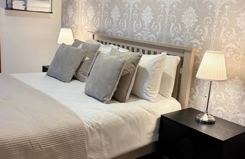 Malahide House | Top-Rated Malahide Guest Rooms with Breakfast and Kitchen