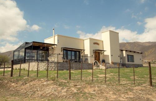 El Mollar House | Exceptional Alojamiento Malaica: Family-Friendly Retreat