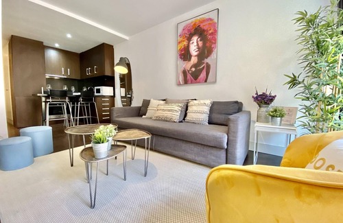 Malasana Apartment | Central Malasaña Apartment with Spa and Top Guest Rating 9.8