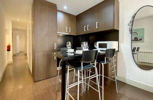 Malasana Apartment | Central Malasaña Apartment with Spa and Top Guest Rating 9.8