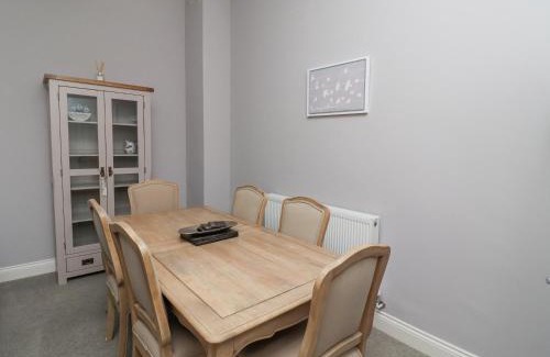 Alnmouth House | Malcolm Miller House: A 4-Star Pet-Friendly Retreat