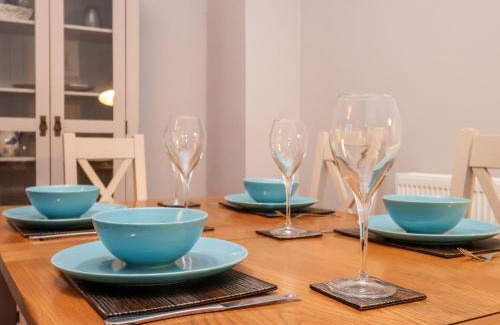 Alnmouth House | Malcolm Miller House: A 4-Star Pet-Friendly Retreat
