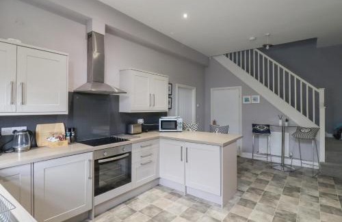 Alnmouth House | Malcolm Miller House: A 4-Star Pet-Friendly Retreat