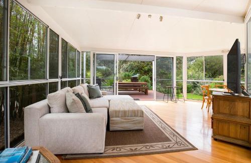Culburra Beach House | Experience Maldas Retreat: Pet-Friendly Beachfront Spa Escape