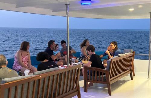 Hulhumale Boat Rental | Explore Maldives Safari Tours with Family-Friendly Amenities