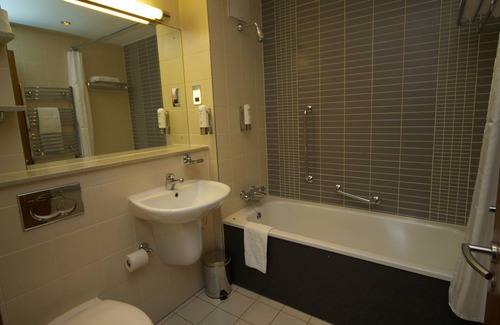 Tallaght Hotel | Relax at Maldron Hotel & Leisure Centre Tallaght