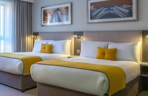Tallaght Hotel | Relax at Maldron Hotel & Leisure Centre Tallaght
