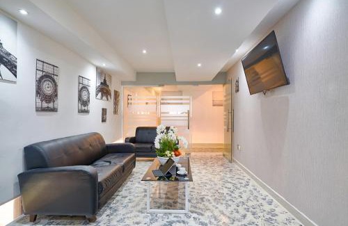 Ciudad Universitaria House | Budget-Friendly Malecon Rooms with Breakfast & Kitchen Access