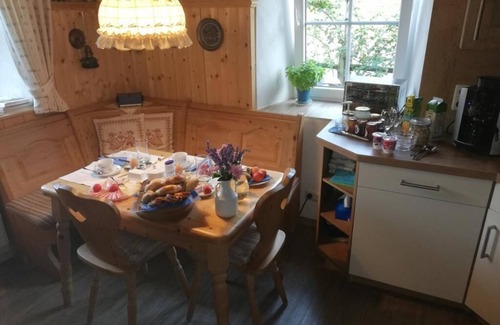 Hollenstein an der Ybbs Apartment | Cozy One-Bedroom Apartment with Breakfast and Kitchen