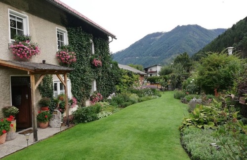 Hollenstein an der Ybbs Apartment | Cozy One-Bedroom Apartment with Breakfast and Kitchen