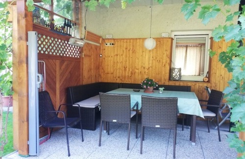 Hollenstein an der Ybbs Apartment | Cozy One-Bedroom Apartment with Breakfast and Kitchen