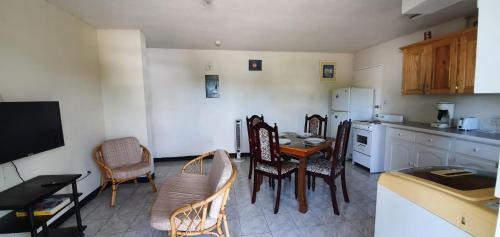 Howells Apartment | Family-Friendly Retreat at Malfranza Apartments with Breakfast
