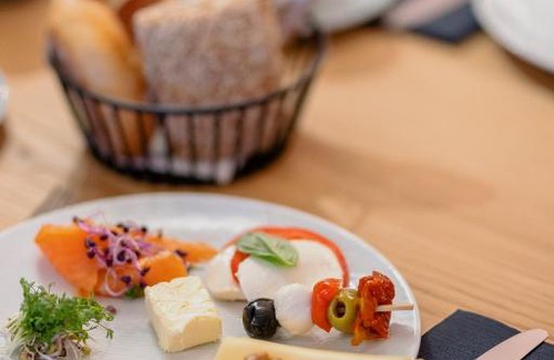 Sankt Anton am Arlberg Hotel | Discover MALI by m3: Family-Friendly with Hot Tub & Breakfast