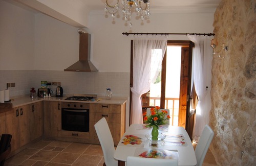 Bogaz Apartment | Premier Malia Apartment with Kitchen – Guest Rated 10/10