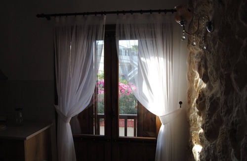Bogaz Apartment | Premier Malia Apartment with Kitchen – Guest Rated 10/10