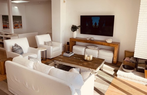 Los Angeles County House | Beachfront Escape in Malibu – Pet and Child Friendly!