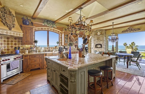 Malibu Villa | Elegant Beachfront Escape with Ocean Views & Spa Retreat