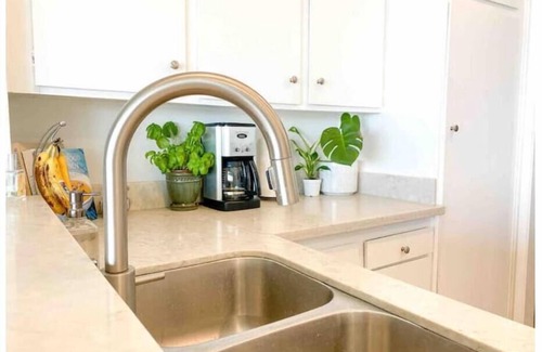 Pacific Palisades Condo | Malibu Oasis: Oceanside Retreat with Spa & Pet-Friendly Perks