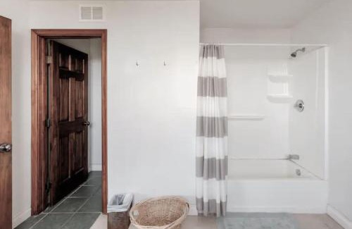Central Malibu House | Experience Malibu Seaside Bliss with Hot Tub & Hiking