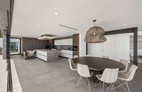 Eastern Malibu House | Malibu Oceana Bleu: Beachfront Views with Pool & Jacuzzi