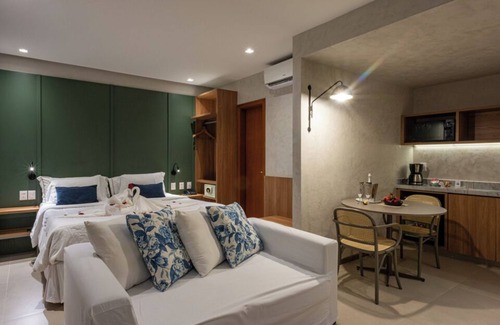 Vilas do Atlantico Hotel | Experience Malibu Plaza Hotel: Family-Friendly & Relaxing