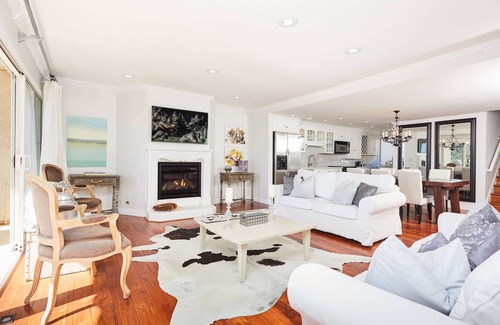 Eastern Malibu House | Malibu Retreat: Oceanfront Oasis with Spa & Pool Access