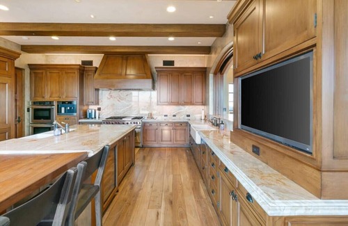 Malibu House | Experience Malibu Rocky Oaks with Oceanfront Luxury Amenities