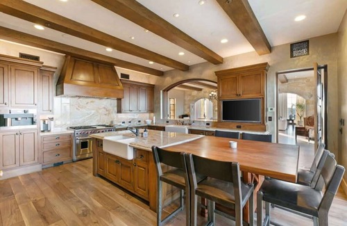 Malibu House | Experience Malibu Rocky Oaks with Oceanfront Luxury Amenities