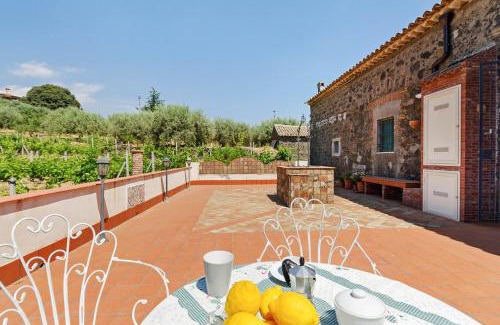 Santa Maria di Licodia Cabin | Pet-Friendly Malicodia: Guest Rated 10/10 for Families
