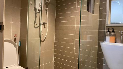 Batu Lintang Apartment | Cozy Malina Suite 3.0 with Private Pool at Kozi Square