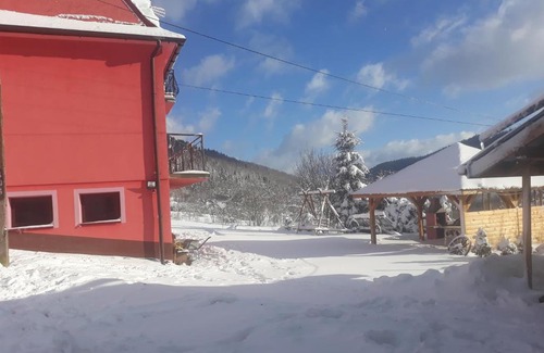 gmina Łukowica House | Explore Malinowy Domek: Pet-Friendly Stay with Breakfast