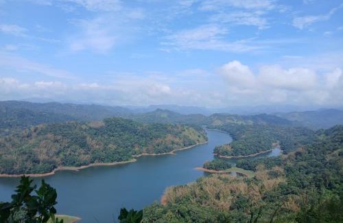 Devikolam House | Top-Rated Maliyeckal Homestay with Breakfast & Family-Friendly Touch