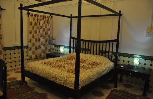 Churu Hotel | Welcoming Malji Ka Kamra: Family-Friendly with Breakfast