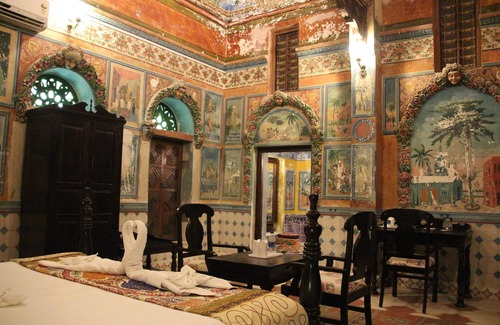 Churu Hotel | Discover Malji ka Kamra: Family-Friendly with Great Amenities