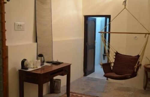 Churu Hotel | Discover Malji ka Kamra: Family-Friendly with Great Amenities