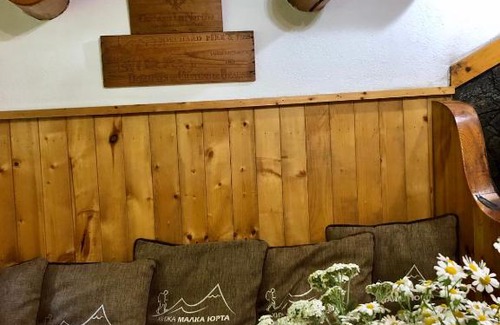 Sapareva Banya Cabin | Cozy Malka Yurta Hut: Oceanfront Retreat for All Ages