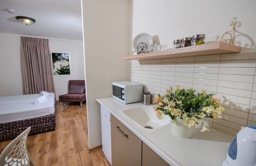 Malkiya Hotel | Discover Comfort at Malkiya TravelHotel: Pool & Breakfast