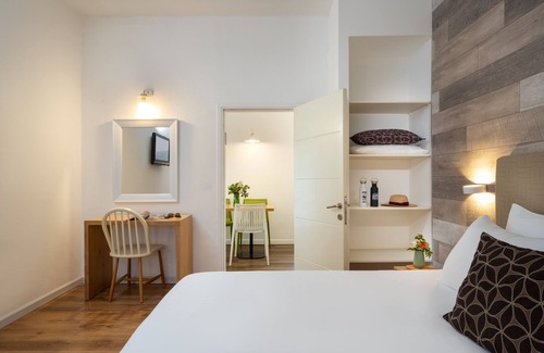 Malkiya Hotel | Discover Comfort at Malkiya TravelHotel: Pool & Breakfast