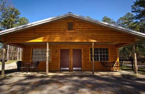Royal Cabin | Discover Family-Friendly Comfort at Mallard A-1 Hotel