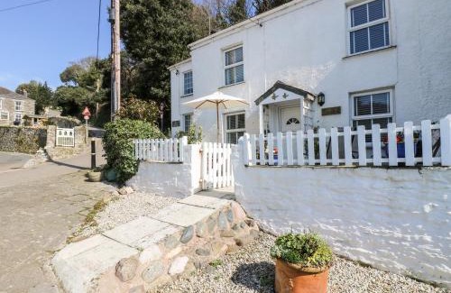 Pentewan House | Experience Mallards: 4-Star, Pet-Friendly Retreat