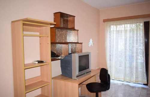 Nea Artaki Apartment | Family-Friendly Retreat Steps from the Sea and Center