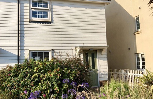 Camber Cottage | Cozy Mallow Cottage with Ocean View - Perfect for Families!