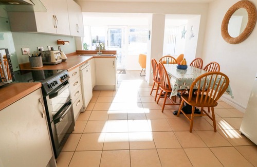 Malltraeth Cottage | Pet-Friendly Malltraeth Cottage with Garden and Ocean View