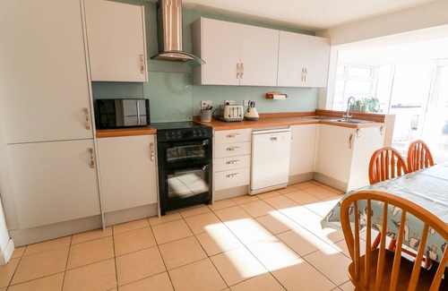 Malltraeth Cottage | Pet-Friendly Malltraeth Cottage with Garden and Ocean View