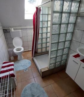 Tapolca House | Cozy Malom Tavi Vendégház with Private Beach & Ocean View