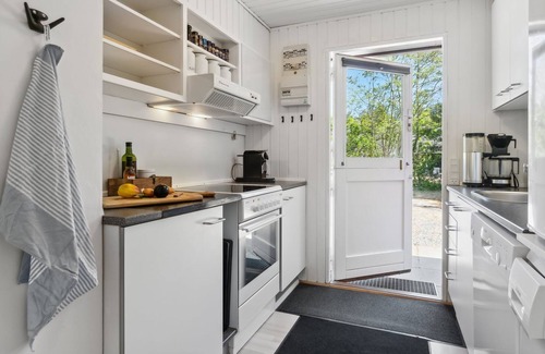 Oster Somarken House | Relax at "Malou" - Oceanfront Retreat Steps from the Sea