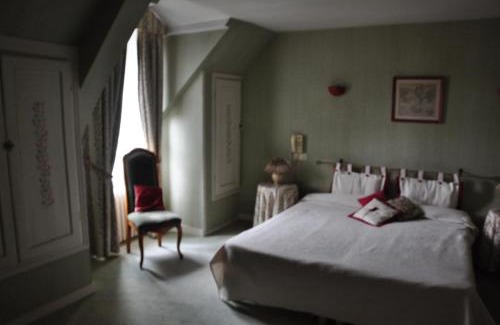 Saint-Servan Hotel | Idyllic Malouinière Le Valmarin: Oceanfront Bliss Awaits